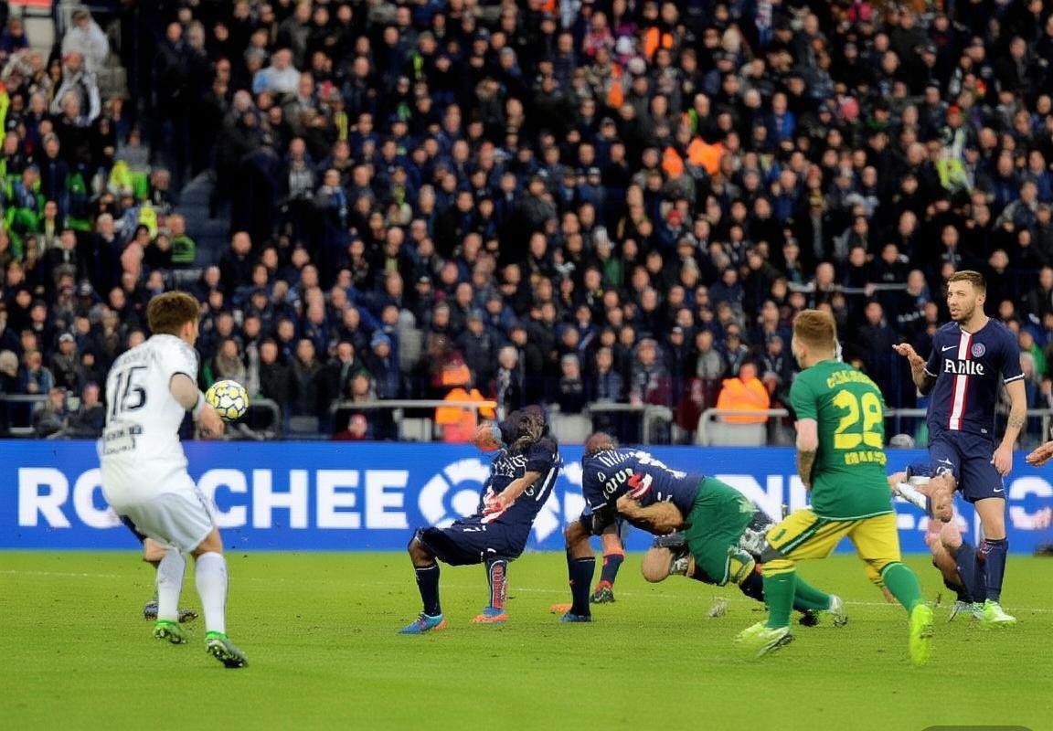 PSG对决尼姆：绿茵激情战况回顾